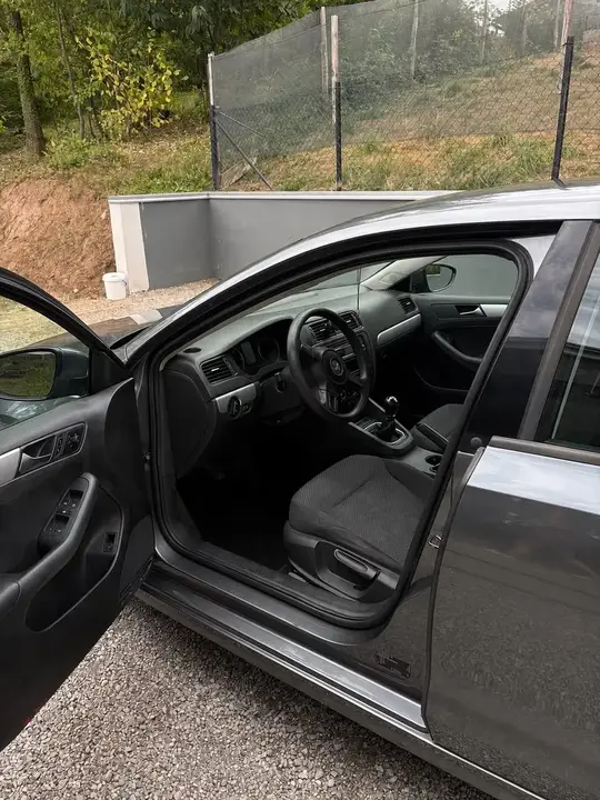 Volkswagen Jetta 2012 photo 3