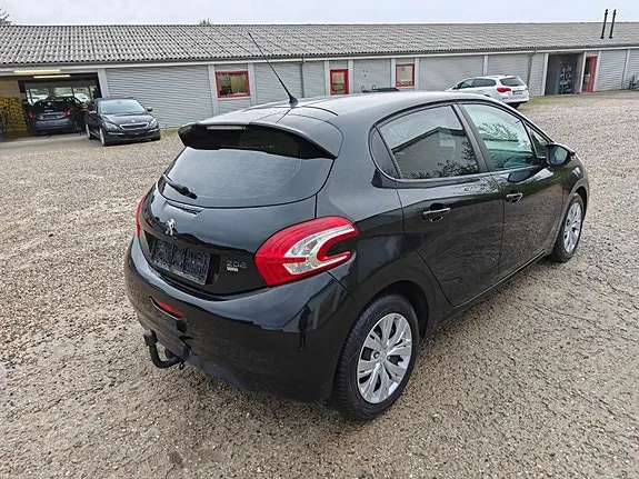Peugeot 208 2014 photo 4
