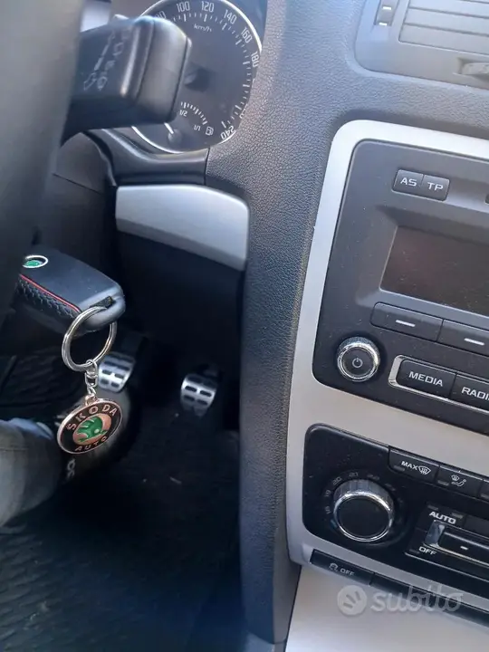 Skoda Octavia 2010 photo 3