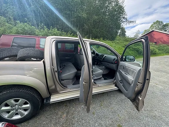 Toyota Hilux 2011 photo 2