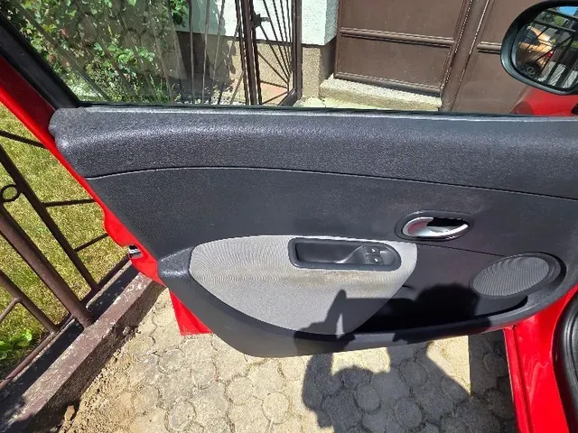 Renault Clio 2011 photo 4