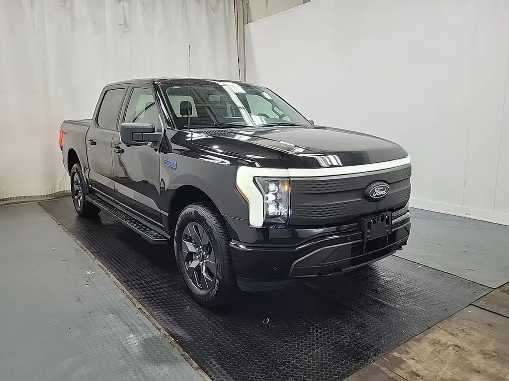 Ford F-150 Lightning 2025 photo 2