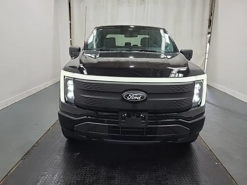 Ford F-150 Lightning 2025 photo 3