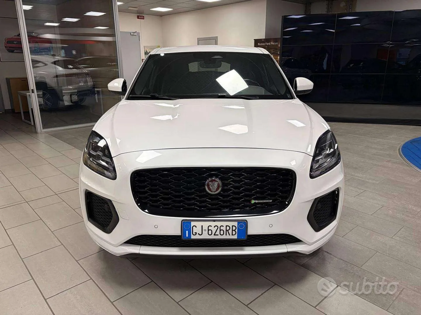Jaguar E-Pace 2022 photo 2