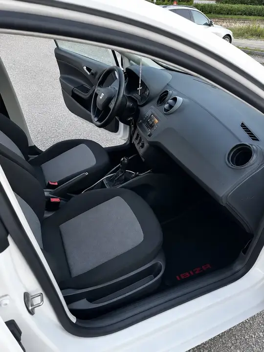 Seat Ibiza 2015 photo 3