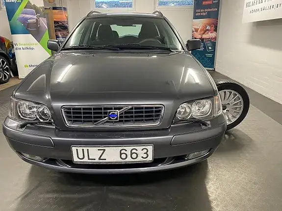 Volvo V40 2004 photo 2