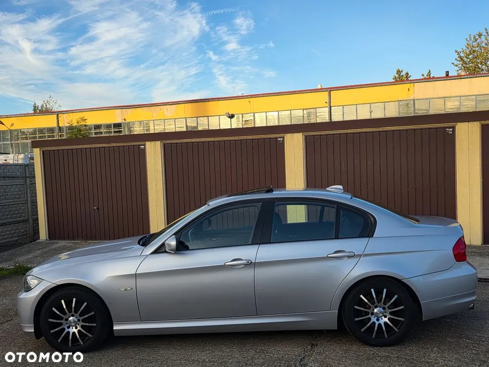 BMW Seria 3 2009 photo 2