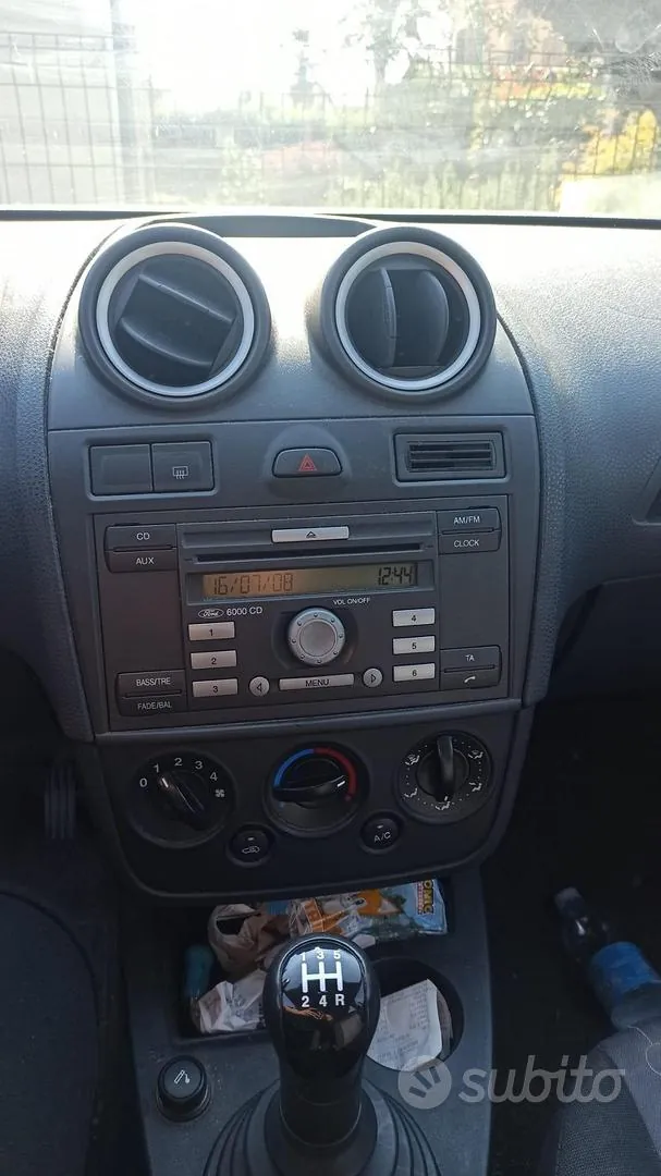 Ford Fiesta 2007 photo 2