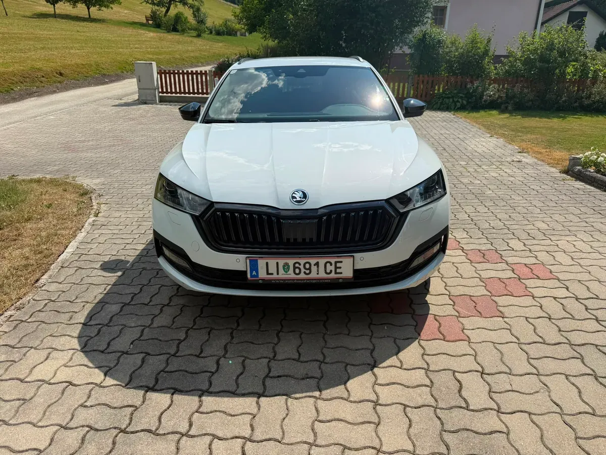Skoda Octavia 2022 photo 2