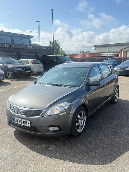 Kia Ceed 2009 photo 2