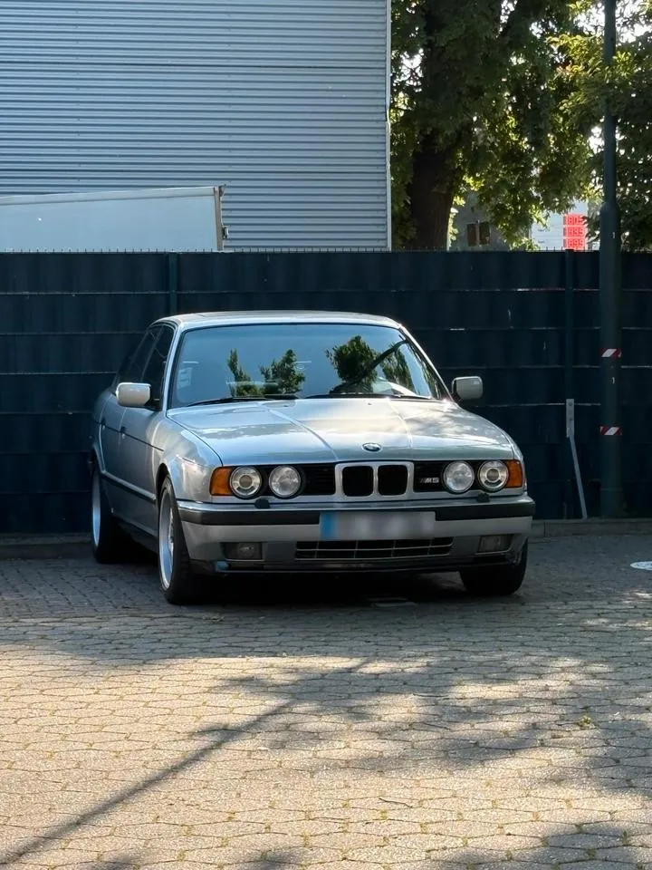 BMW M5 E34