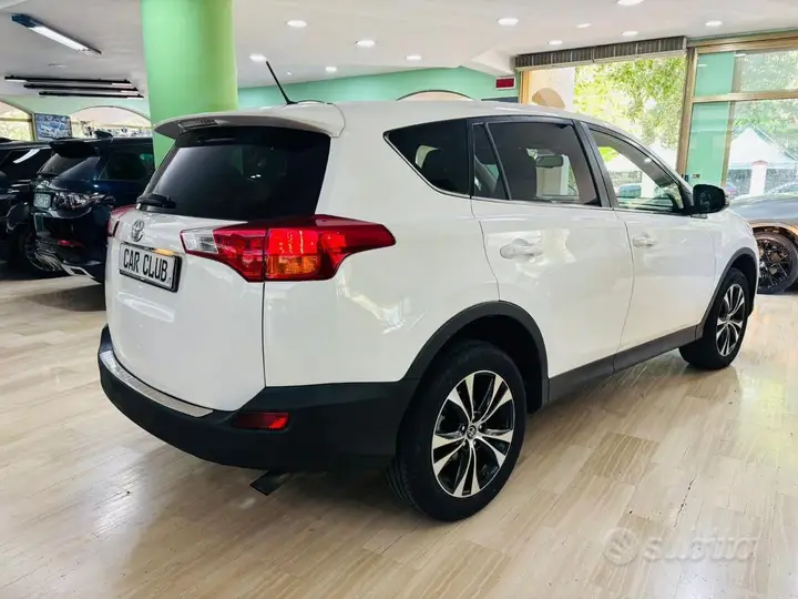 Toyota Rav4 2015 photo 4