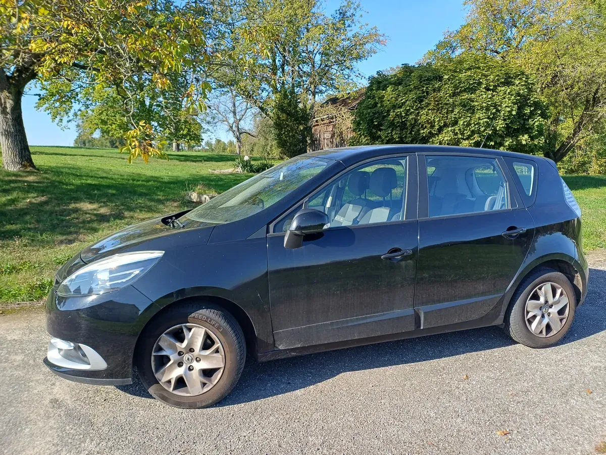 Renault Megane 2012 photo 2
