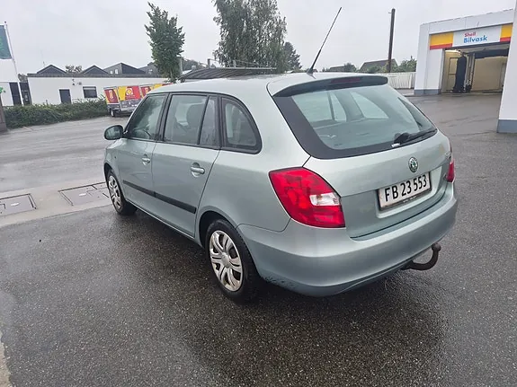 Skoda Fabia 2011 photo 4