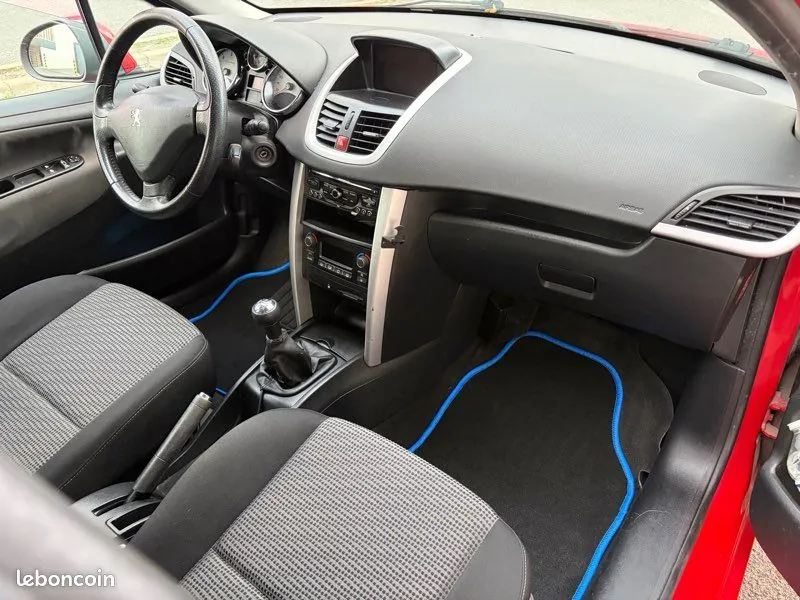 Peugeot 207 2010 photo 2