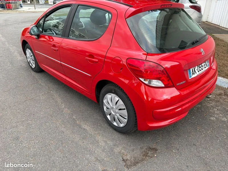 Peugeot 207 2010 photo 4