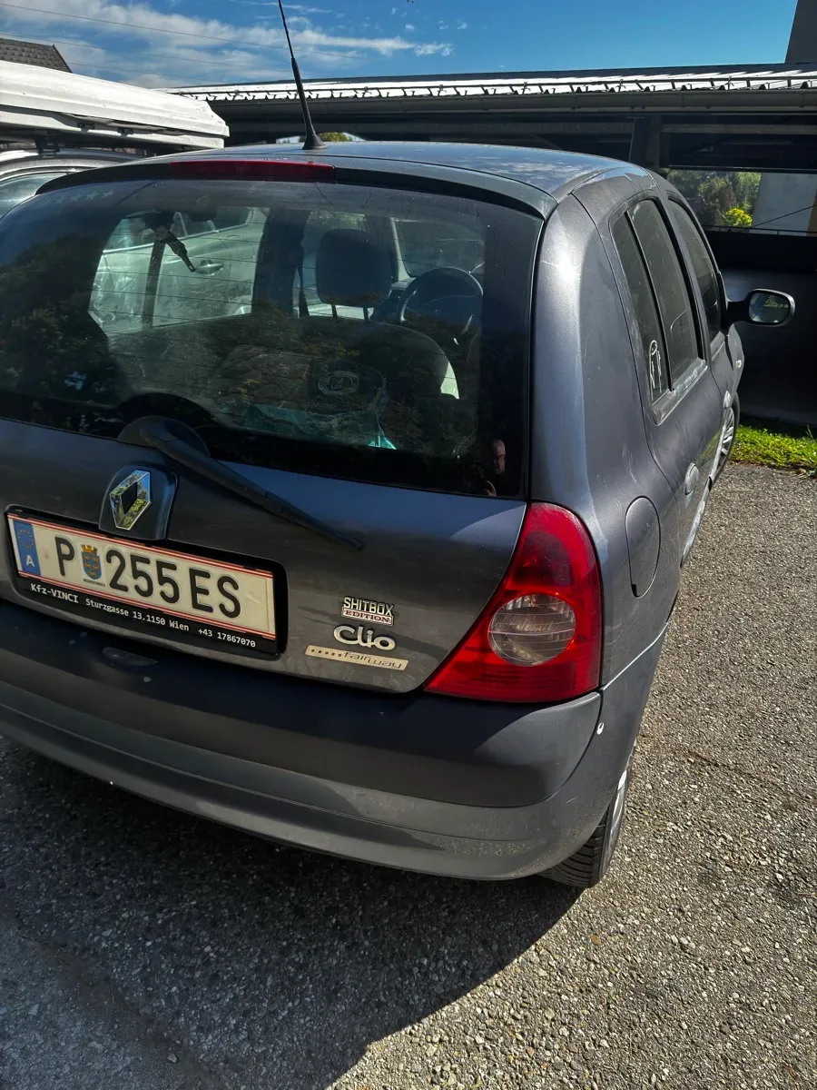 Renault Clio 2005 photo 2