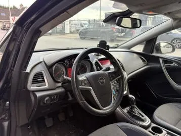 Opel Astra 2010 photo 3