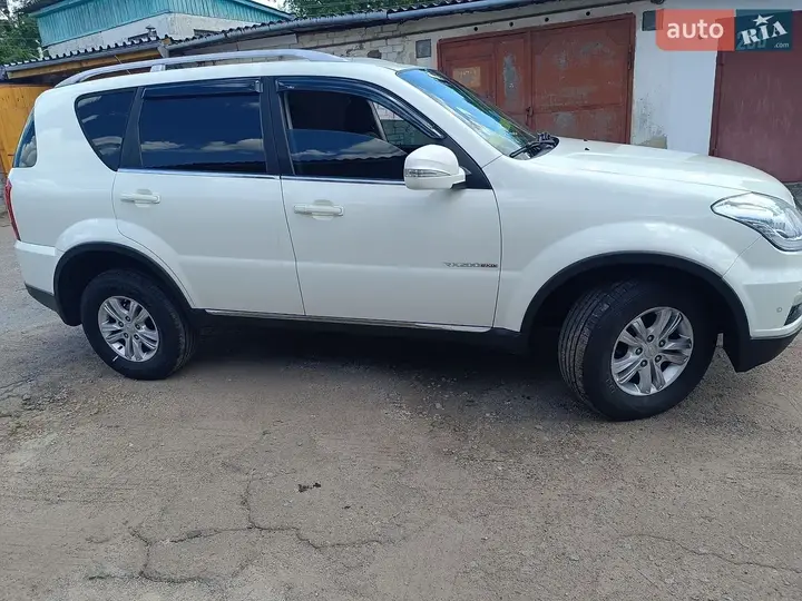 KG Mobility Rexton 2014 photo 2