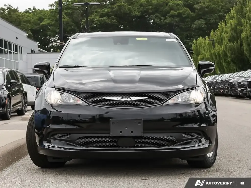 Chrysler Grand Caravan 2027 photo 2