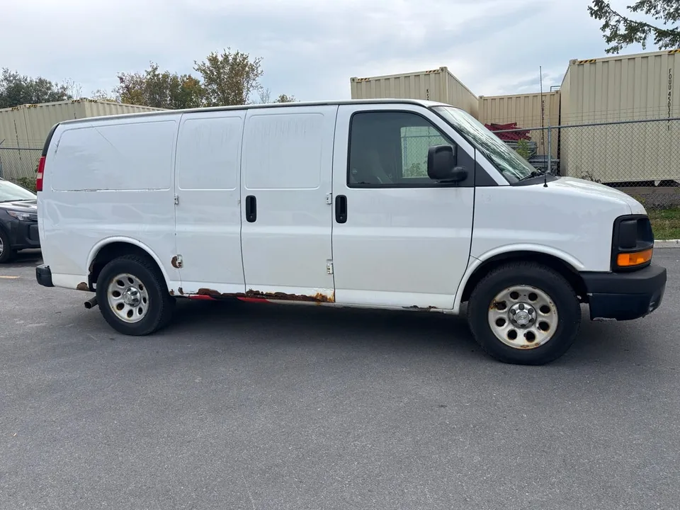 Chevrolet Express 2013 photo 2