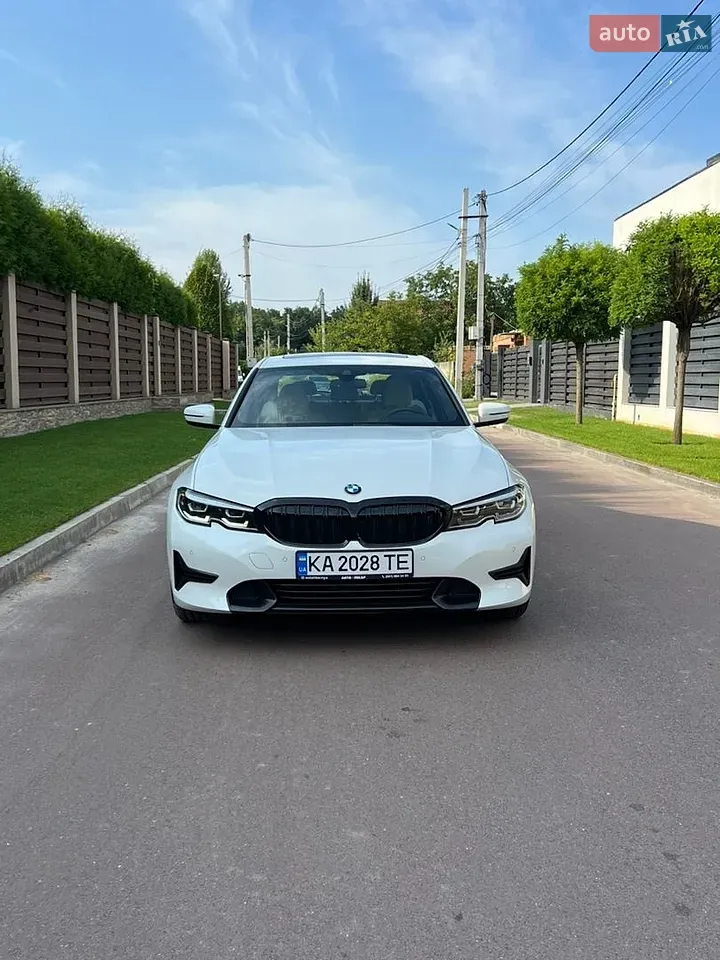 BMW 3 Series 2019 photo 2