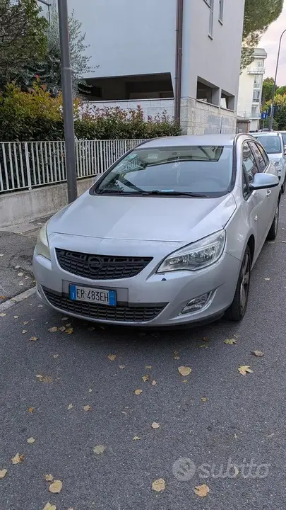 Opel Astra 2013 photo 2