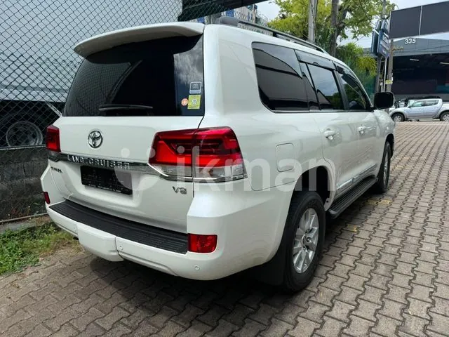 Toyota Land Cruiser 2018 photo 2