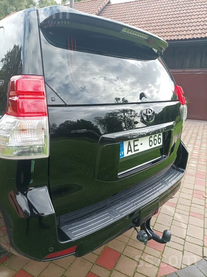 Toyota Land Cruiser 2011 photo 4
