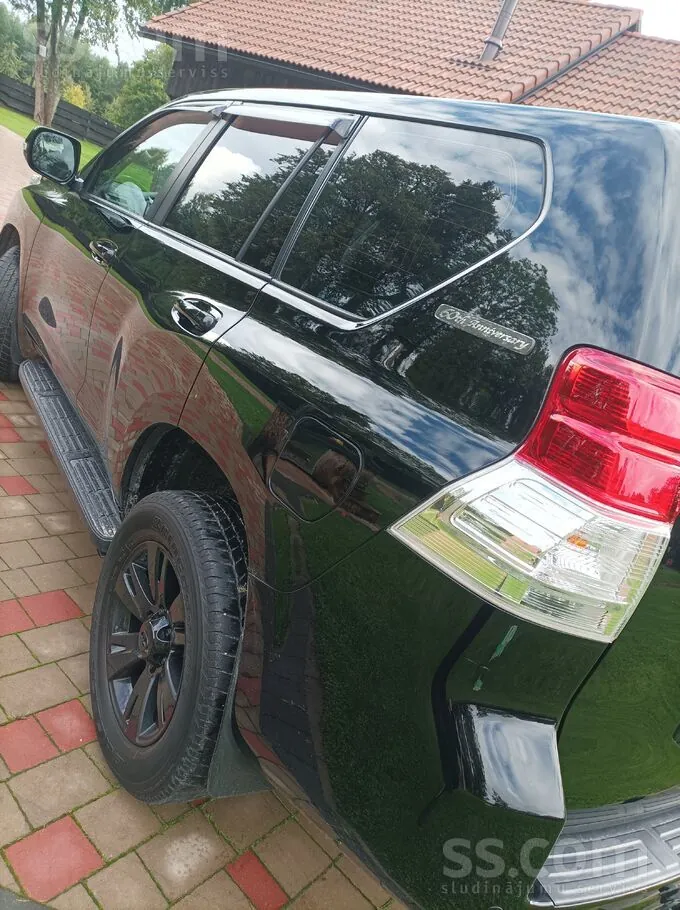 Toyota Land Cruiser 2011 photo 5
