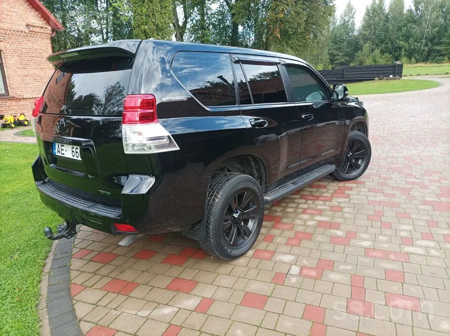 Toyota Land Cruiser 2011 photo 3