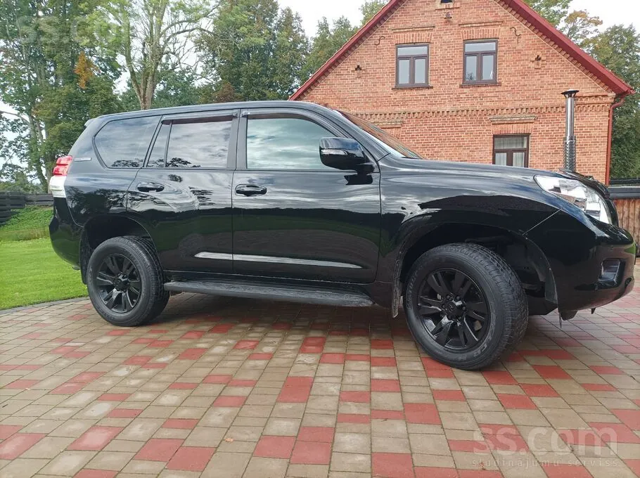 Toyota Land Cruiser 2011 photo 2