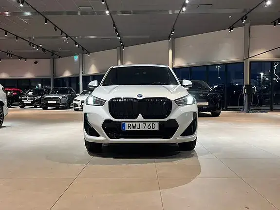 BMW Ix1 2024 photo 2