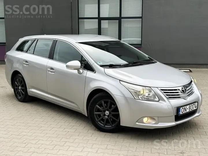 Toyota Avensis 2010 photo 2