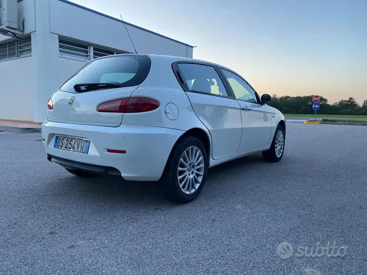 Alfa Romeo 147 2008 photo 3