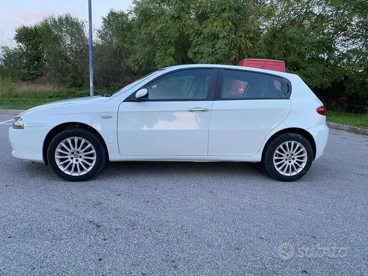 Alfa Romeo 147 2008 photo 2