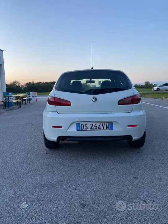 Alfa Romeo 147 2008 photo 4