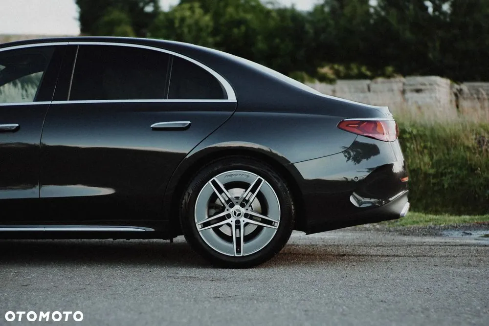 Mercedes-Benz E-Class 2023 photo 3