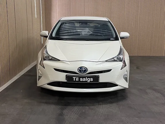 Toyota Prius 2019 photo 2
