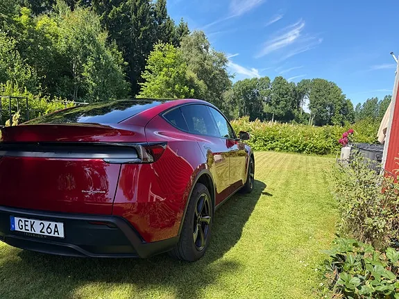 Tesla Model Y 2025 photo 5