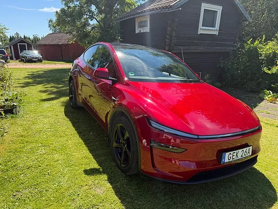 Tesla Model Y 2025 photo 4