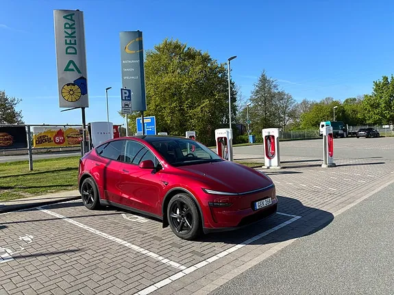 Tesla Model Y 2025 photo 3