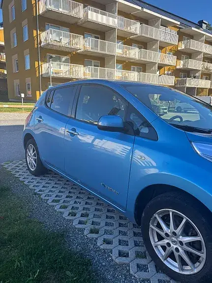 Nissan Leaf 2012 photo 2
