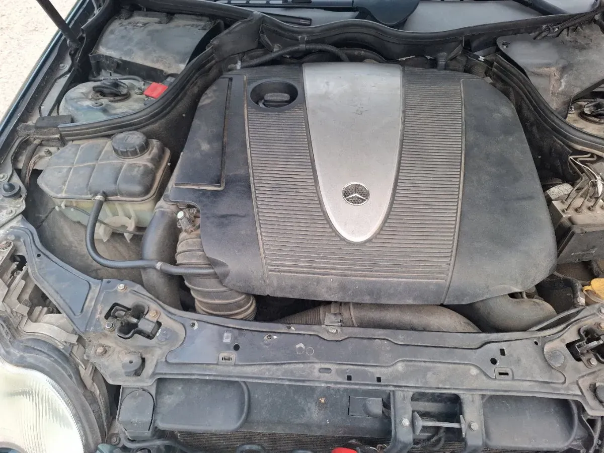 Mercedes-Benz C-Class 2004 photo 3