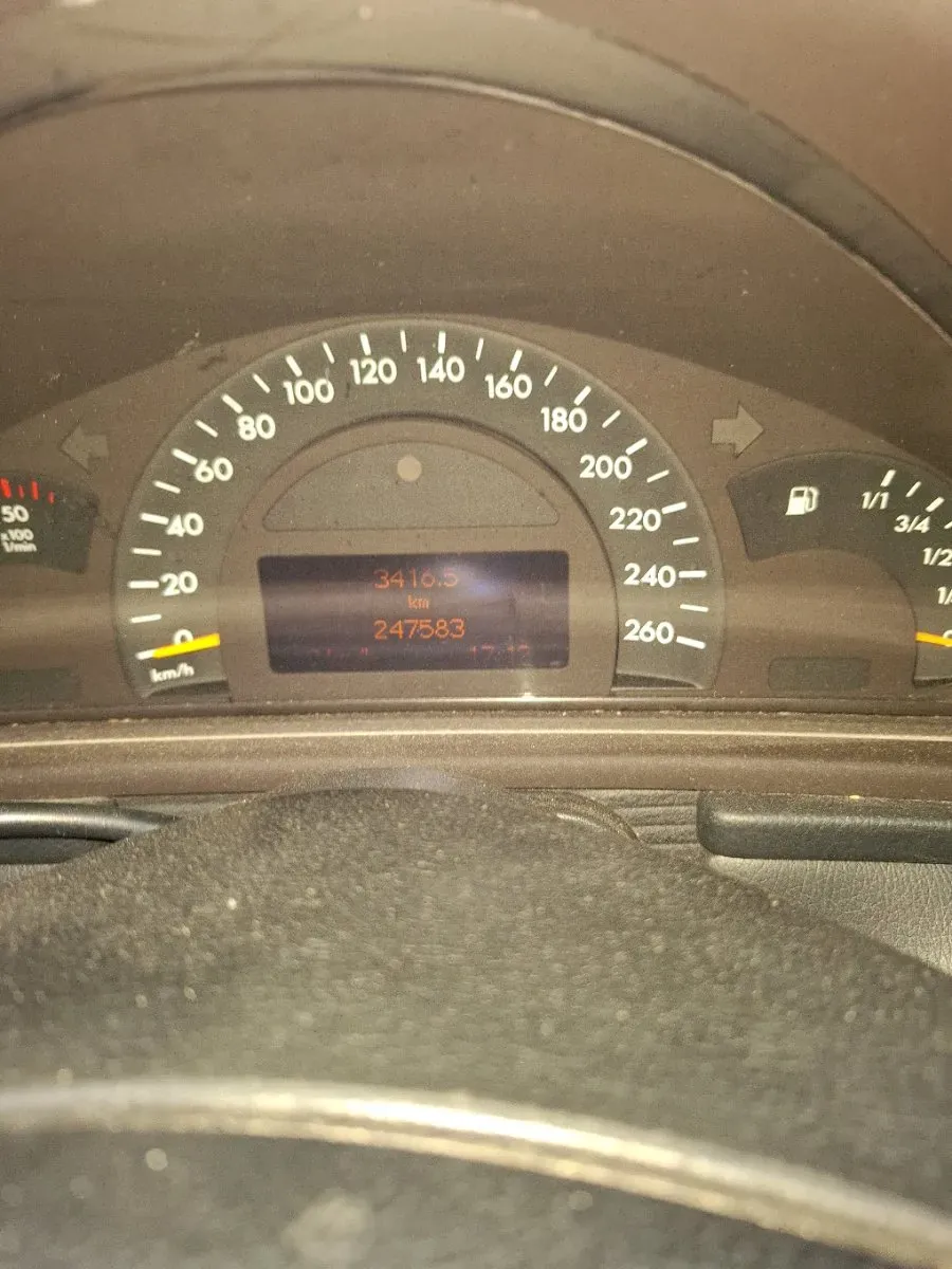 Mercedes-Benz C-Class 2004 photo 2