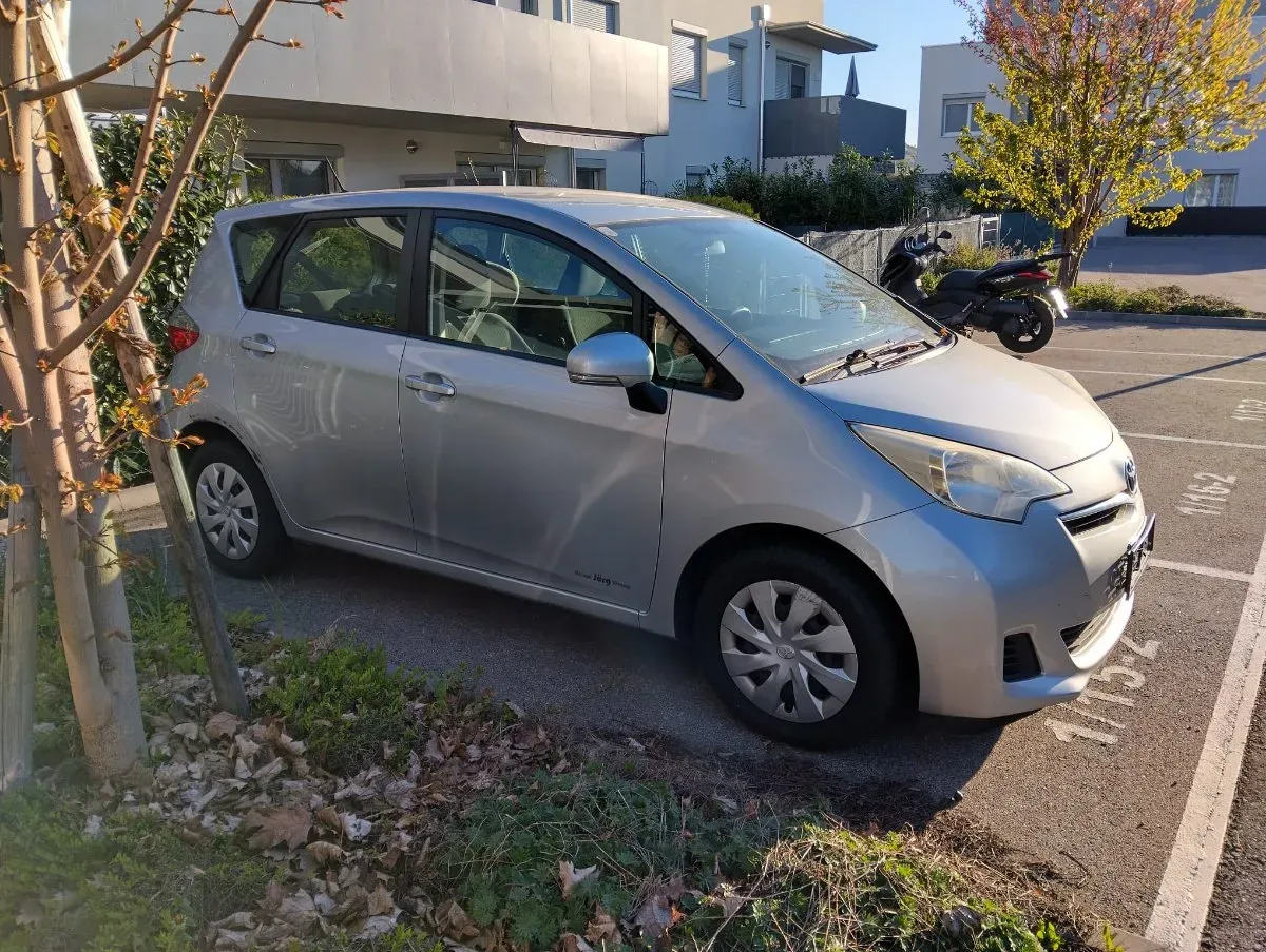 Toyota Verso 2011 photo 2