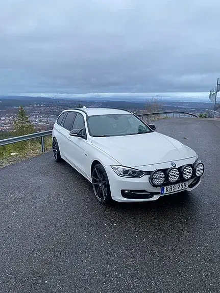 BMW 318D 2014 photo 2