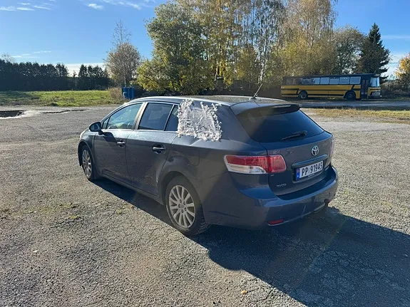 Toyota Avensis 2010 photo 4