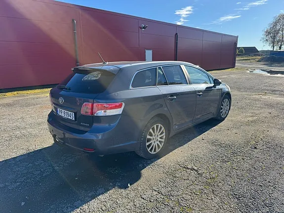 Toyota Avensis 2010 photo 3