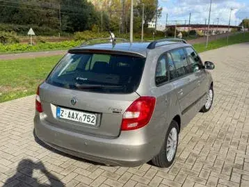Skoda Fabia 2010 photo 3